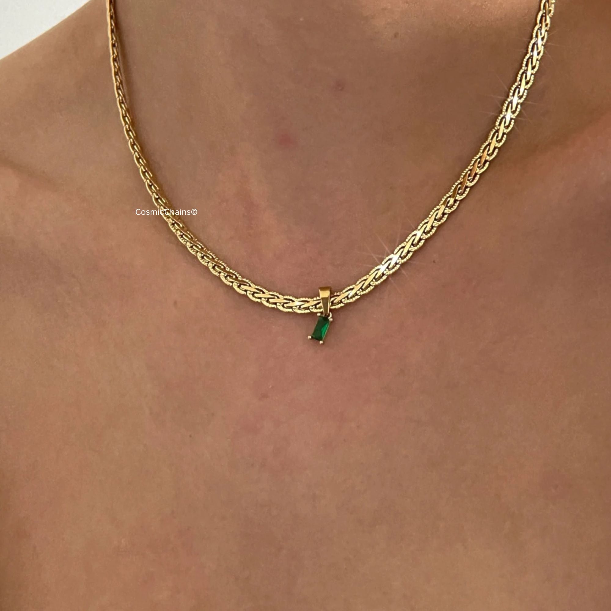 Versatile gold emerald necklace, part of our stunning collectio
