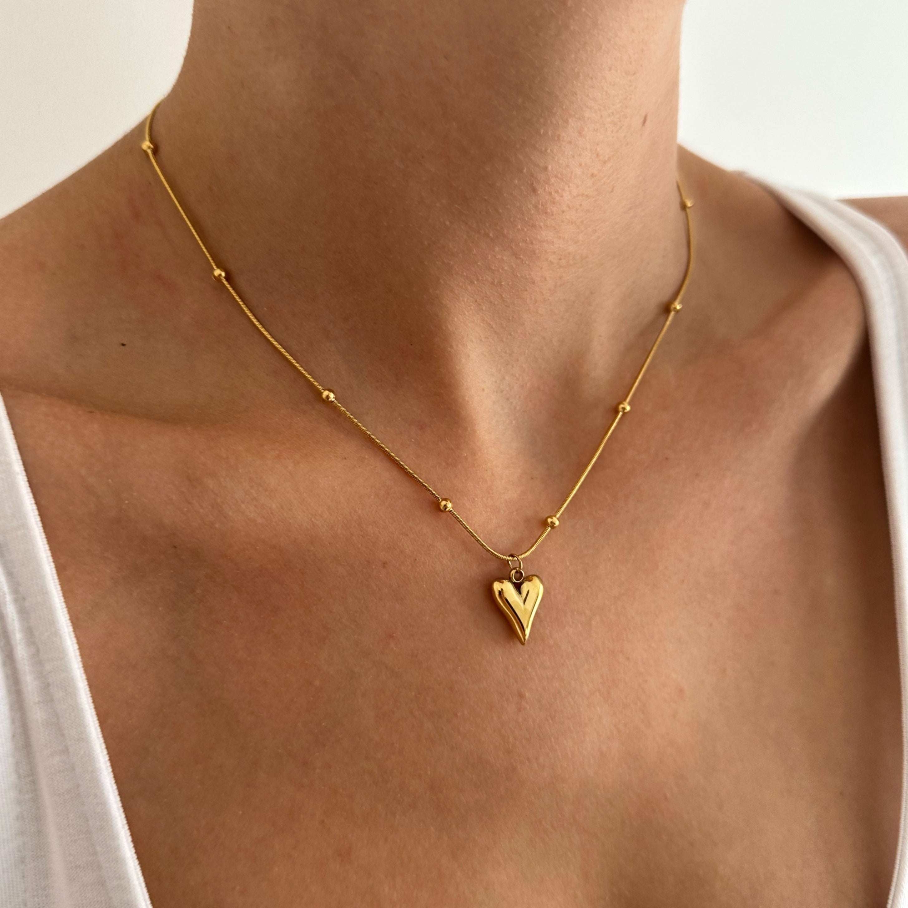 Heart Chain Necklace - Elevate your style with this chic and sophisticated necklace, designed to complement your personality and enhance your ensemble