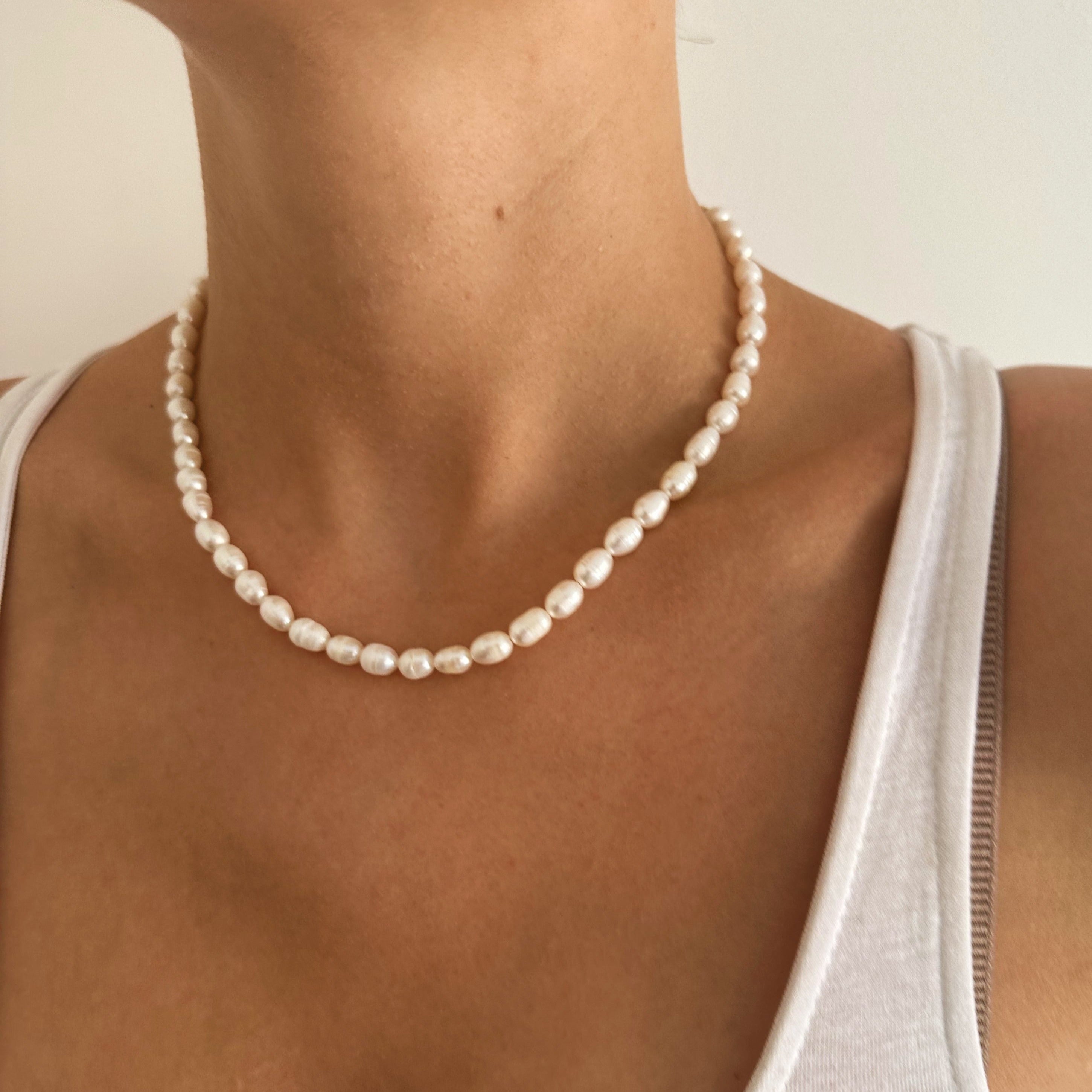 Elegant single pearl necklace, a beautiful long pearl necklace