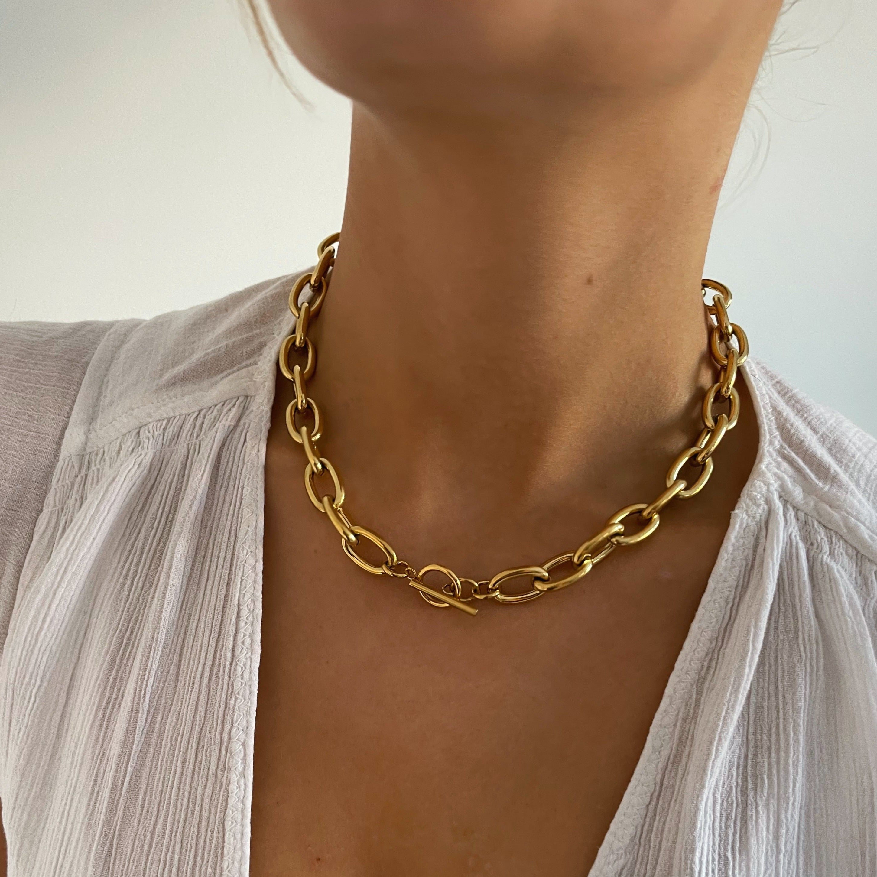 Elegant and durable gold chunky necklace with a toggle clasp