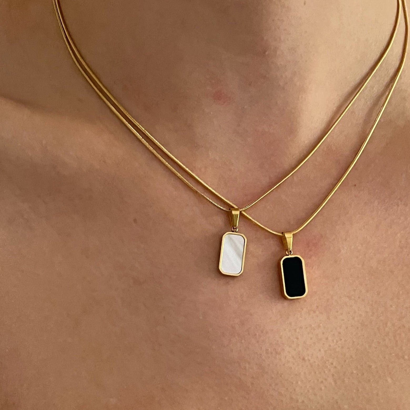 Gold Necklace Pendant: Elegant Double Pendant Design
