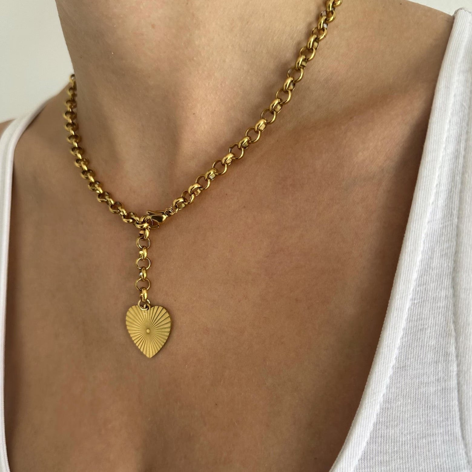 ClassicGold Chunky Heart Necklace with modern allure