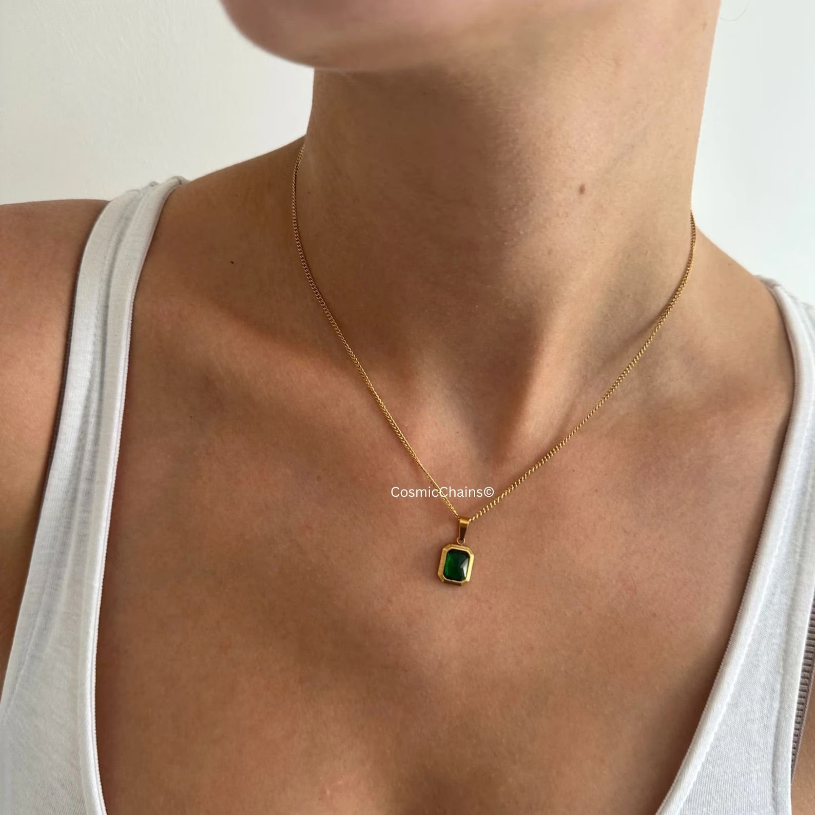 Stylish Gold and Emerald Necklace, vintage design, water-safe