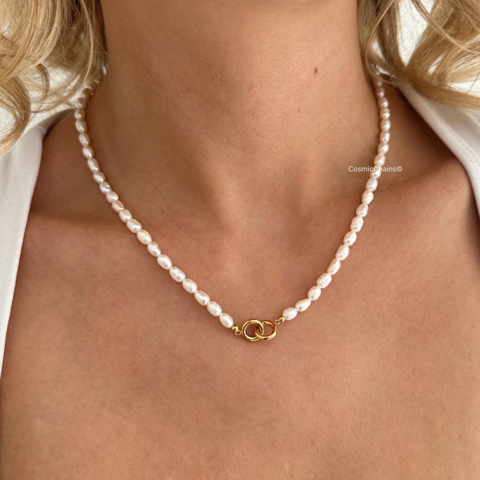 Pearl Necklace with Interlocking Circles creates  unique jewellery