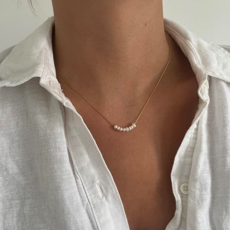 Stunning pearl bead necklace with shimmering pearls.