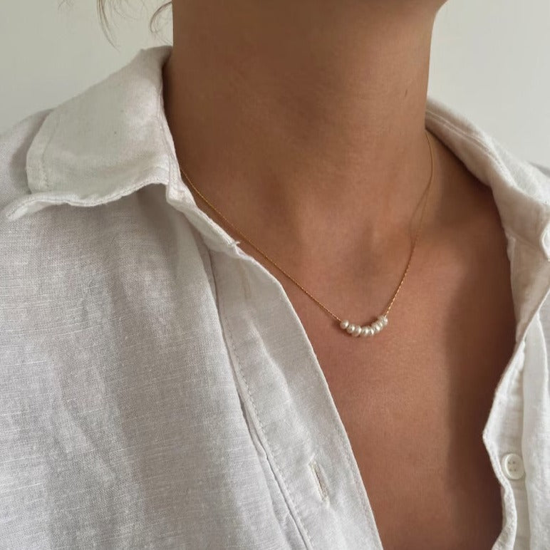 Elegant pearl bead necklace with a classic design.