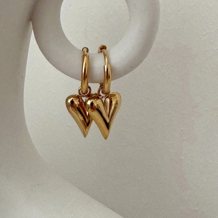 Gold heart earrings: a symbol of love and sophistication