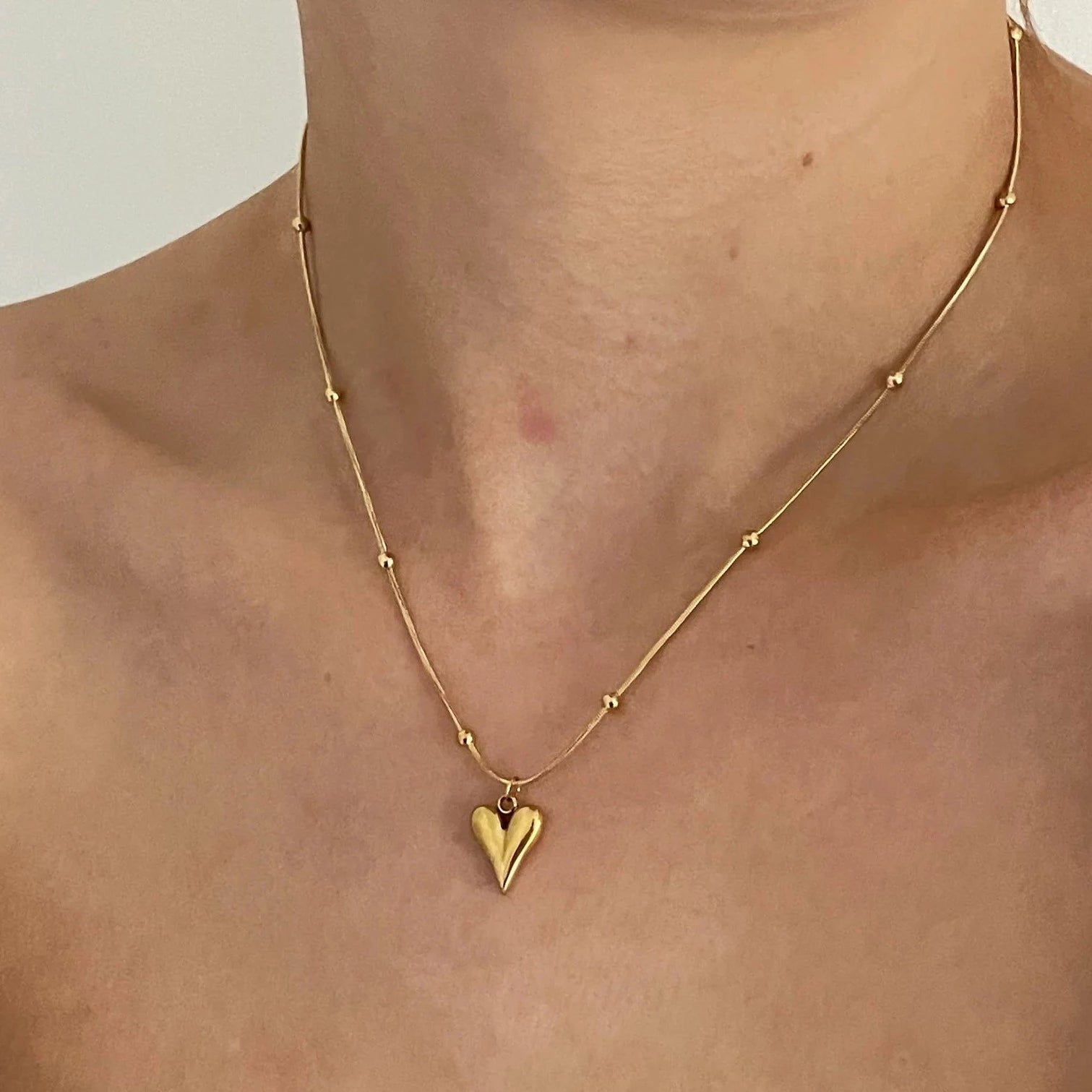 Heart Chain Necklace - Showcasing the perfect blend of elegance and simplicity, this necklace is a timeless addition to any jewelry collection
