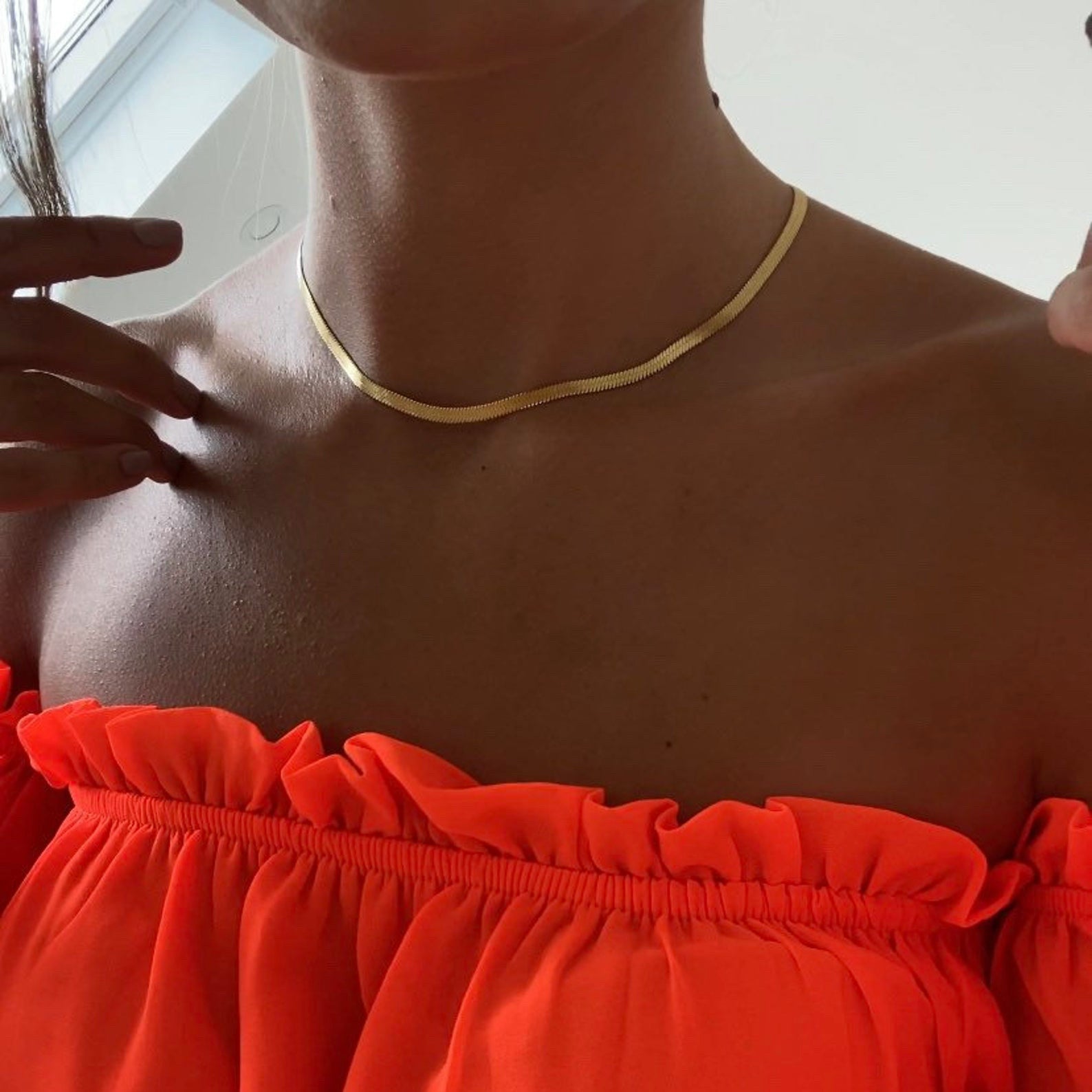 Versatile gold herringbone chain jewelry piece
