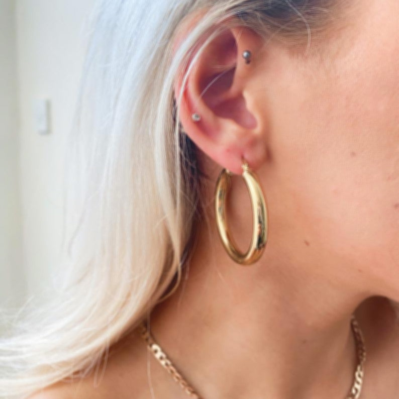 Fashionable Gold Hollow Hoop Earrings