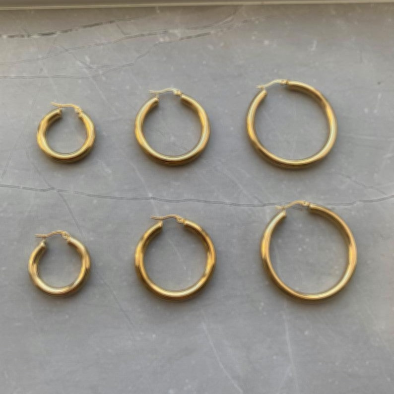 Stylish Gold Hoop Earrings with Hollow Detailing