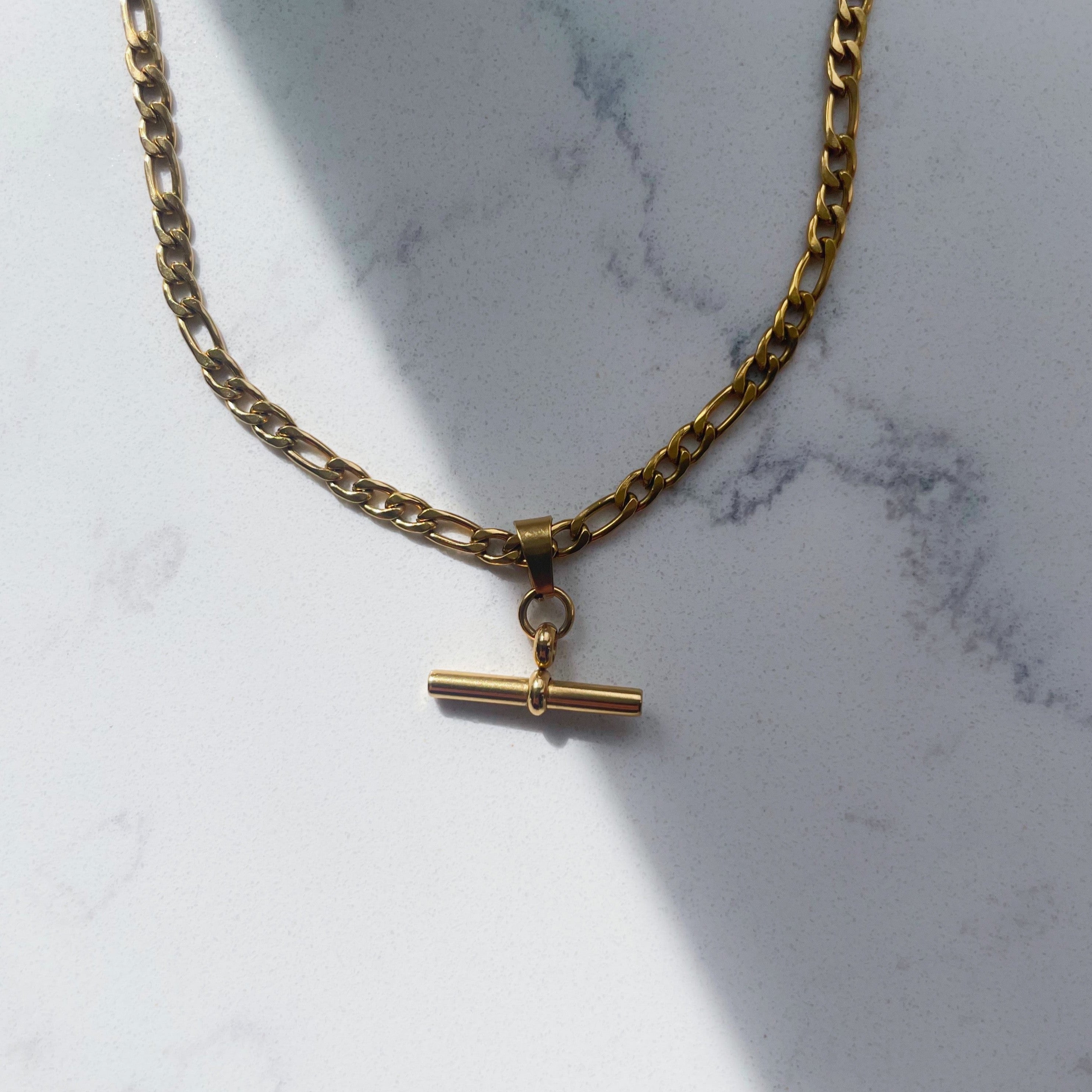 T-Bar Necklace for Women: Make a Statement with this Elegant Gold Pendant