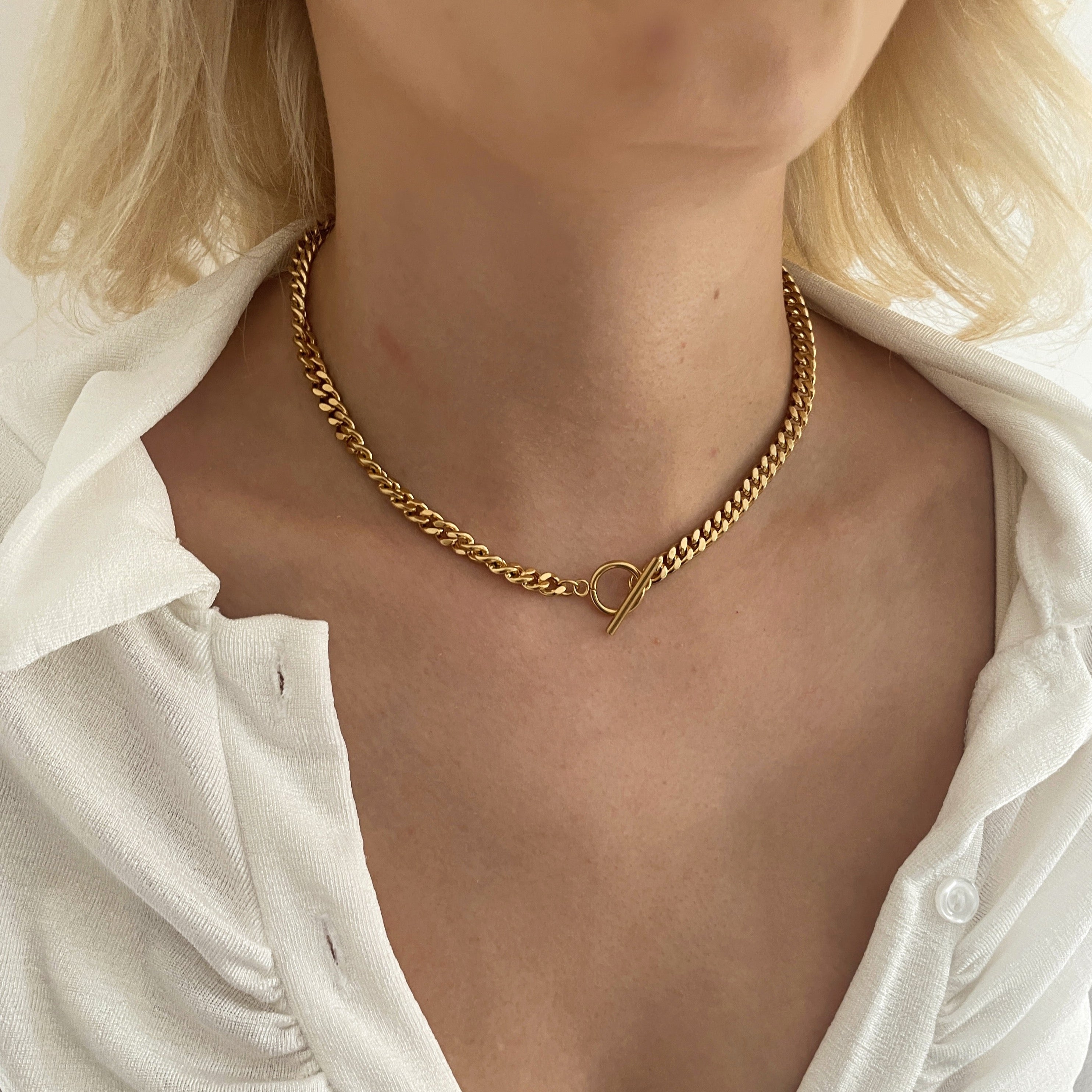 Chic Chunky Gold Toggle Necklace