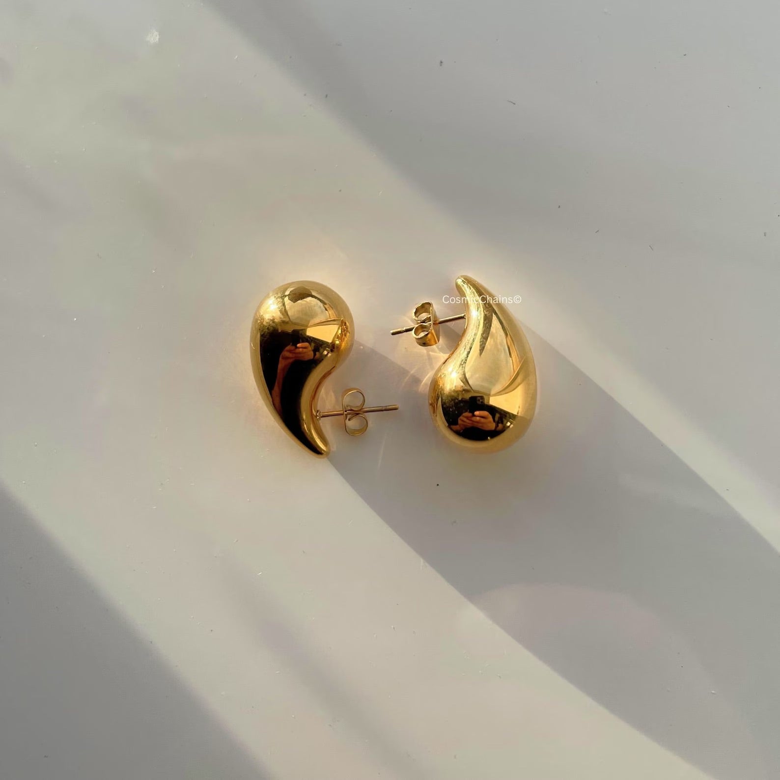 Elegant gold dangle earrings for a chic statemen