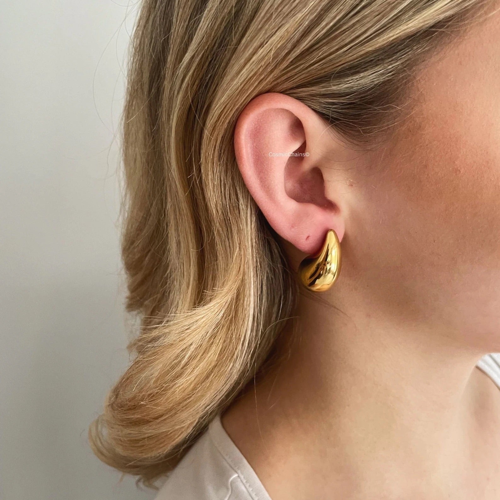 Stylish gold cluster earrings for a trendy look
