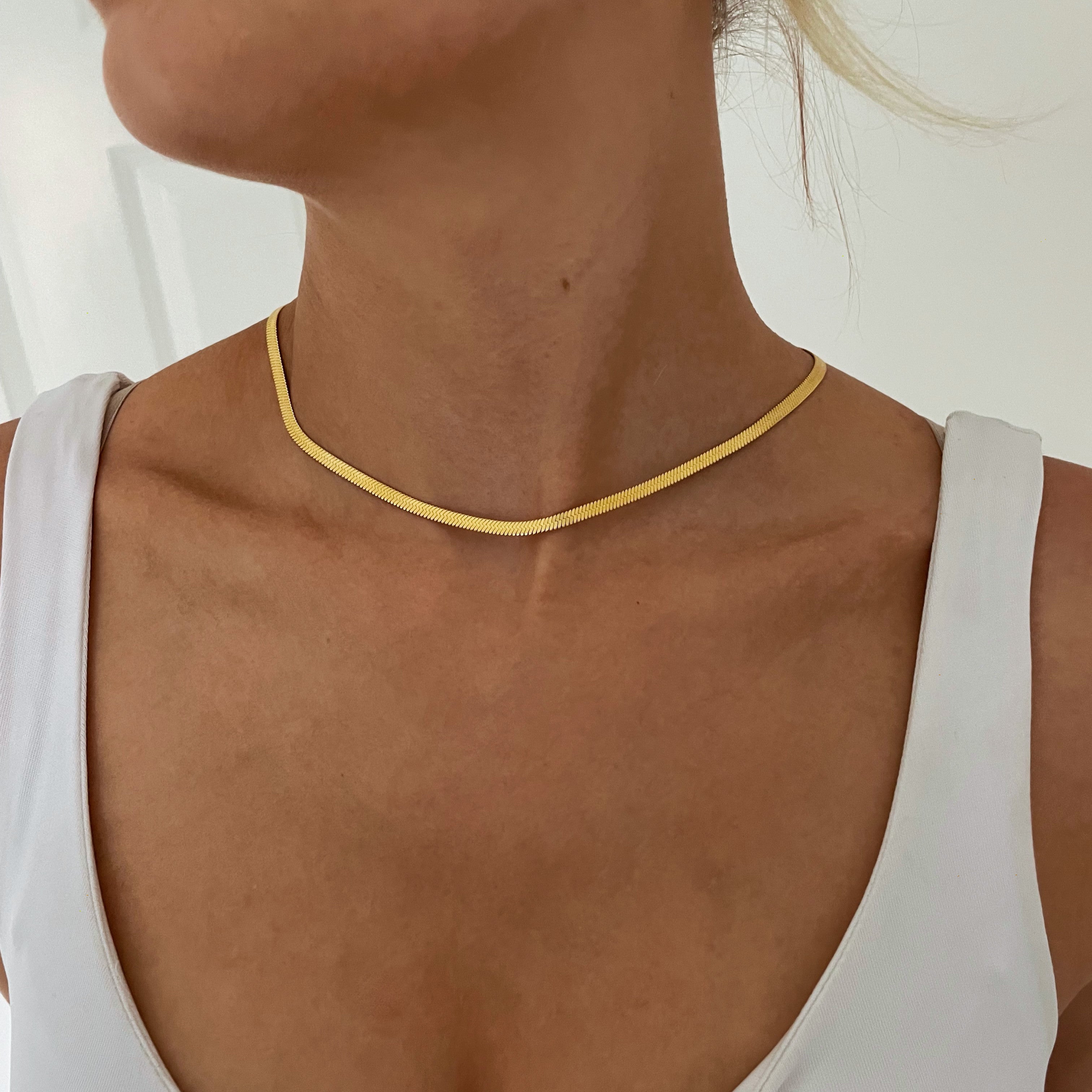 Sleek gold herringbone link necklace