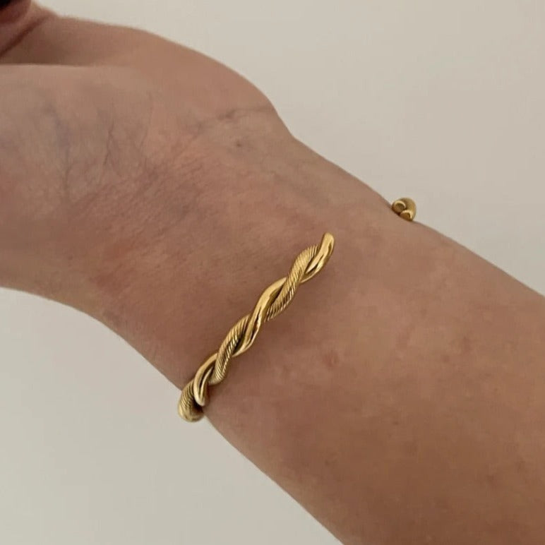 Twisted Bangle - Cosmic Chains 