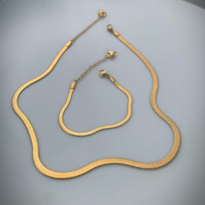 Gold Snake Chain Necklace to level up your outfit