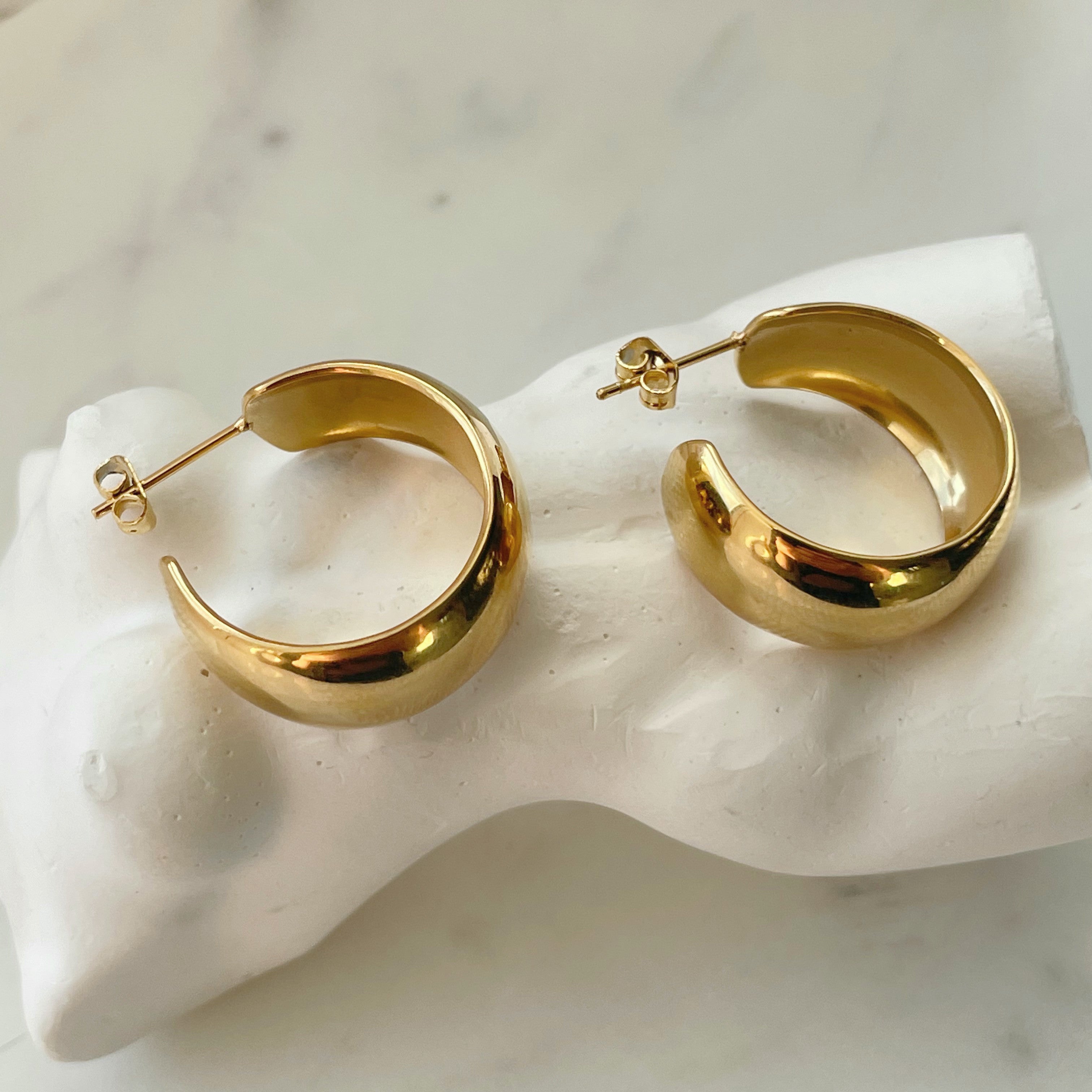 Fashionable Chunky Gold Hoop Earrings